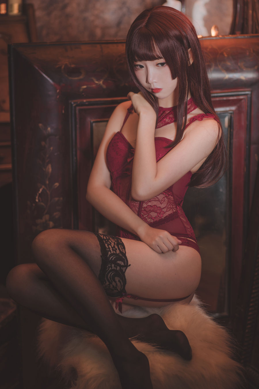 [面饼仙儿] 人气Coser 脑内少女 红色束衣