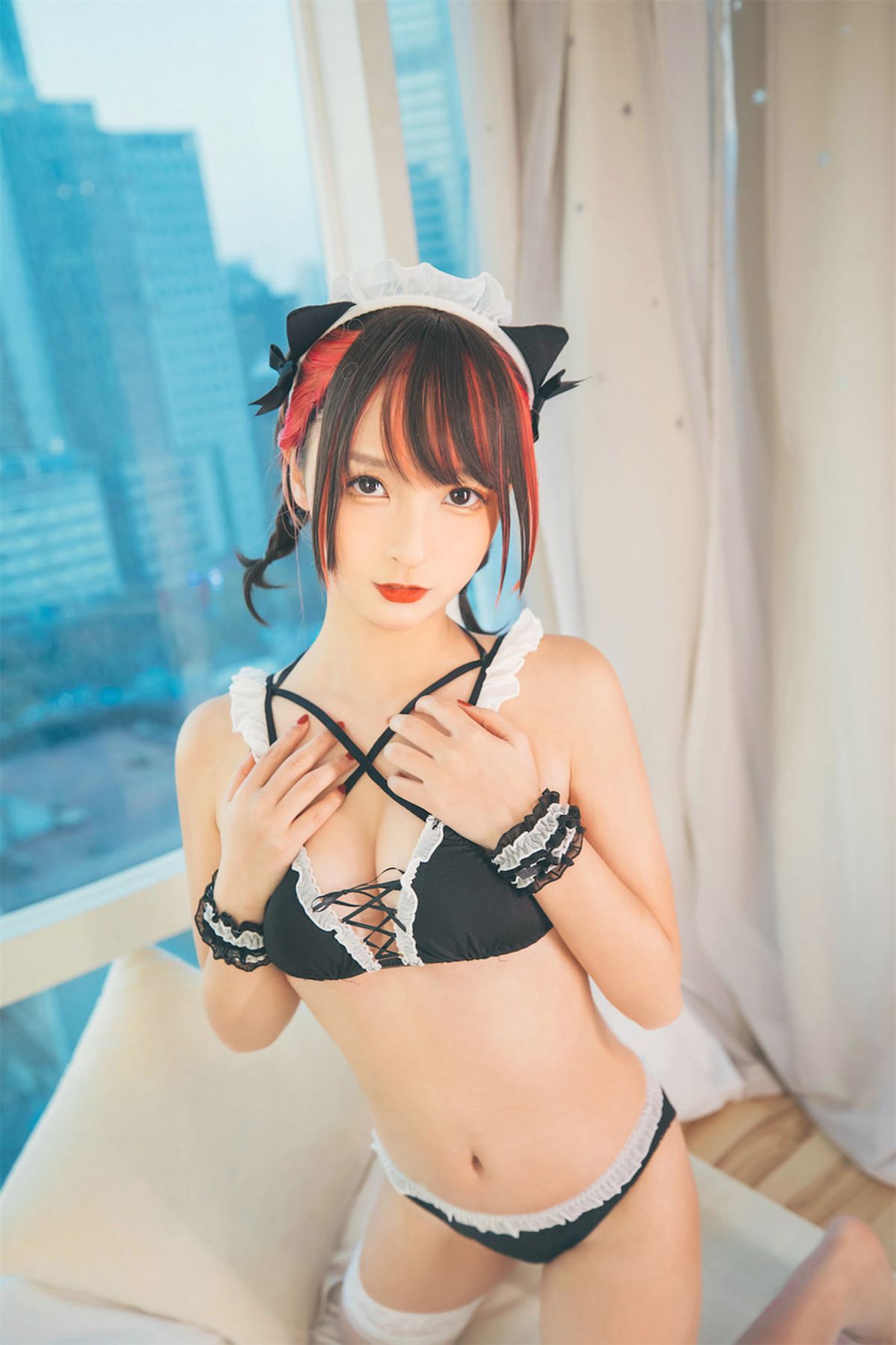 神楽坂真冬 《白黑の猫》