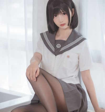 [面饼仙儿] 人气Coser 脑内少女 黑丝JK