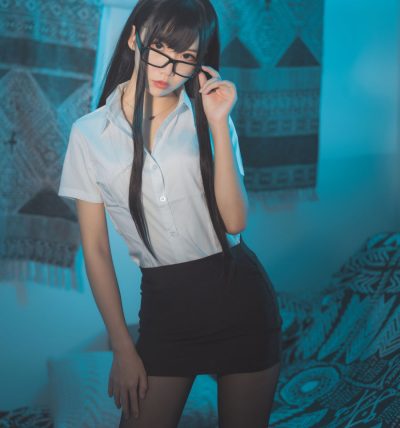 [面饼仙儿] 人气Coser 黑丝OL