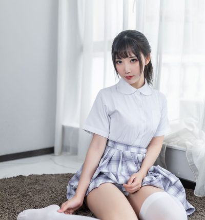 [面饼仙儿] 人气Coser 制服少女